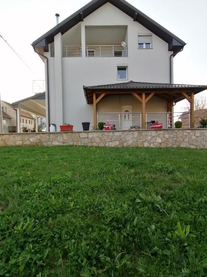 Guest House Mylan Licko Petrovo Selo Buitenkant foto