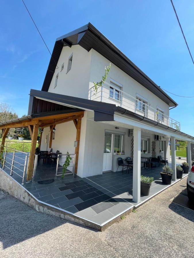 Guest House Mylan Licko Petrovo Selo Buitenkant foto